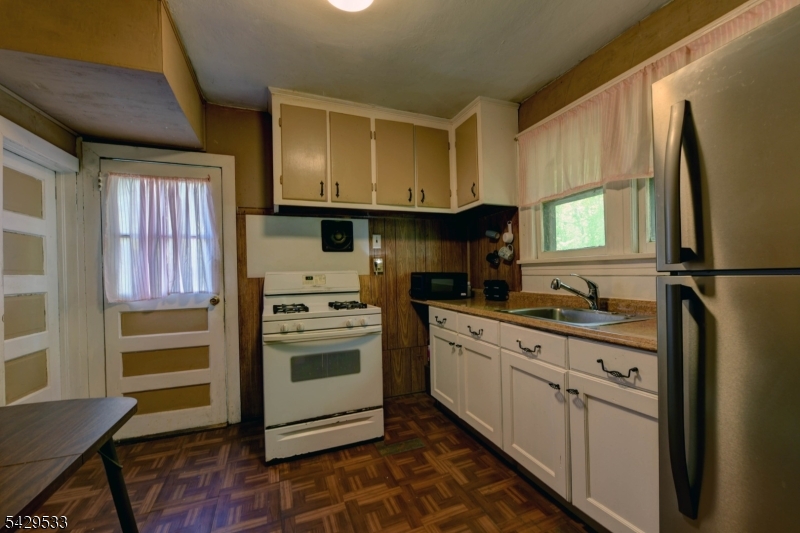 86 Greenwood Ave