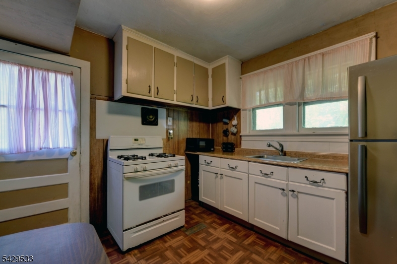 86 Greenwood Ave