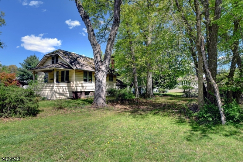86 Greenwood Ave