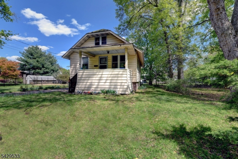 86 Greenwood Ave