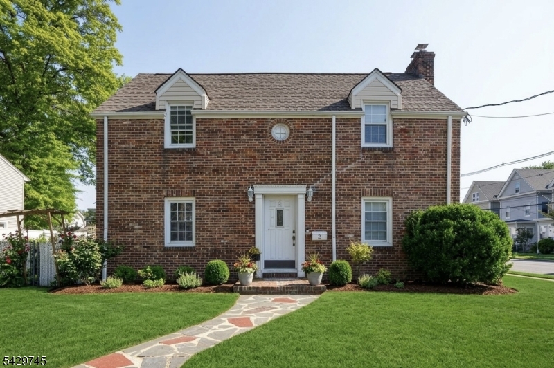 2 Lloyd Pl