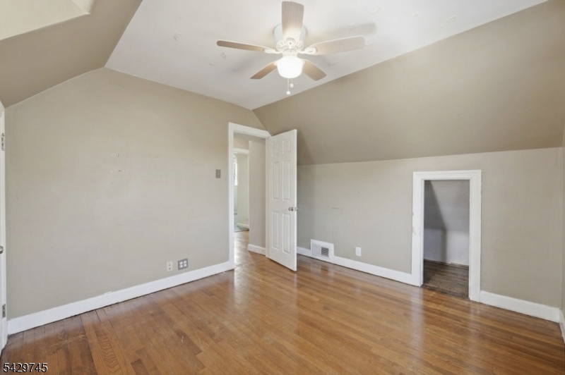 2 Lloyd Pl