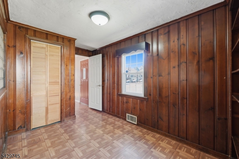 2 Lloyd Pl