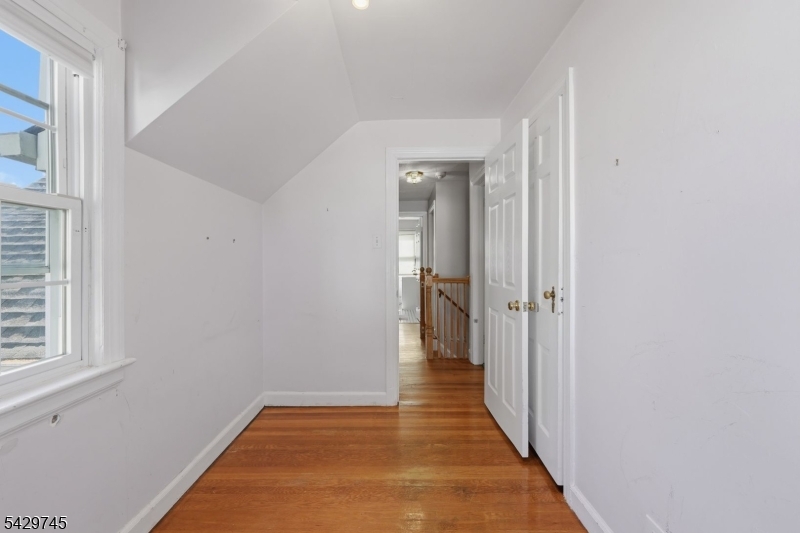 2 Lloyd Pl