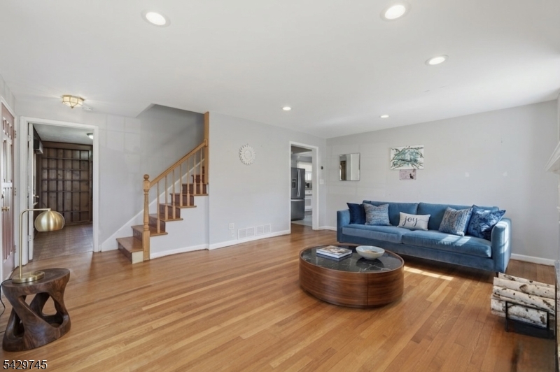 2 Lloyd Pl