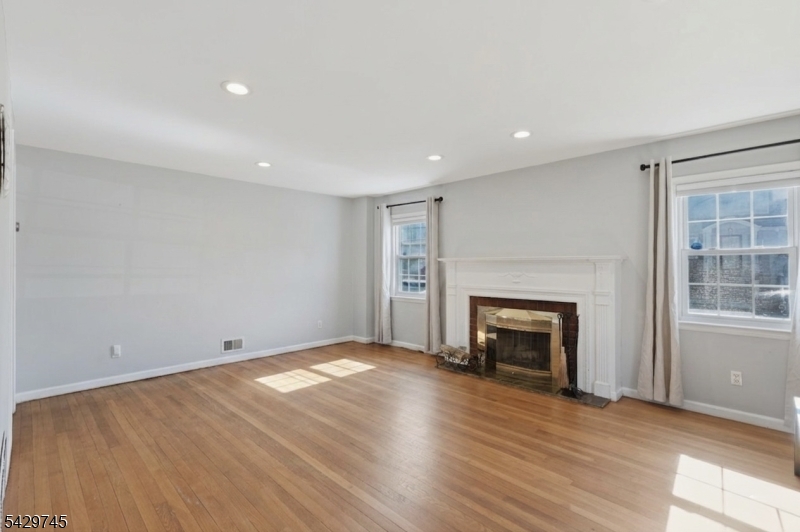 2 Lloyd Pl