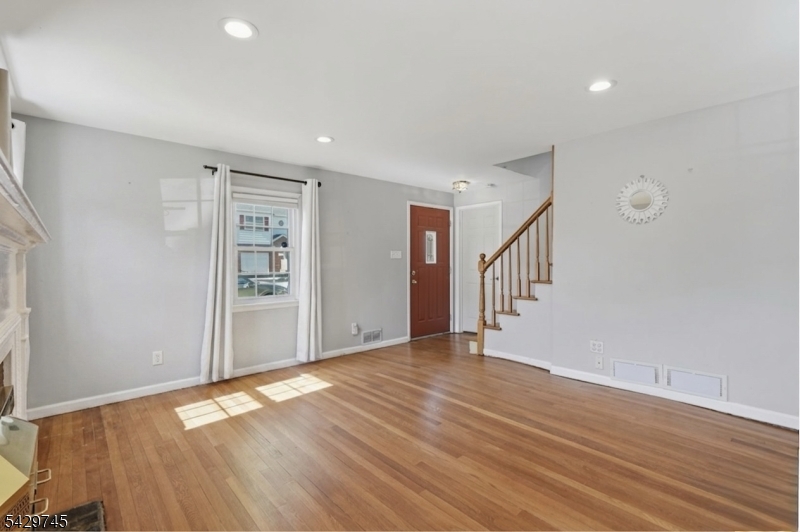 2 Lloyd Pl