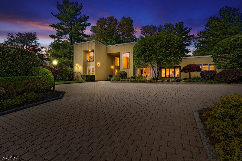 37 Hemlock Rd