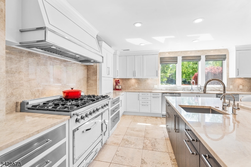 37 Hemlock Rd