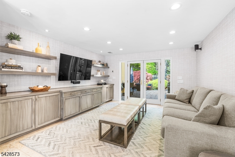 37 Hemlock Rd