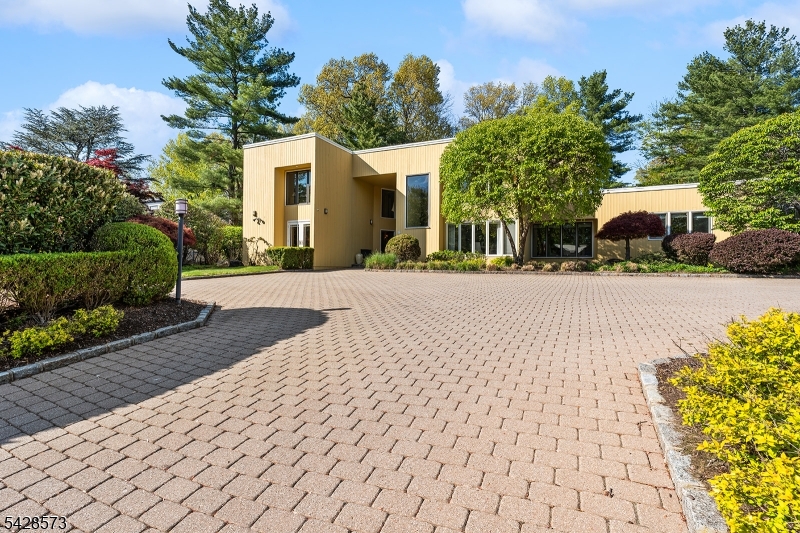 37 Hemlock Rd
