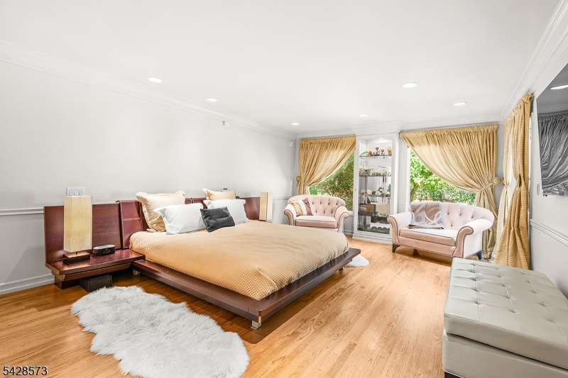 37 Hemlock Rd