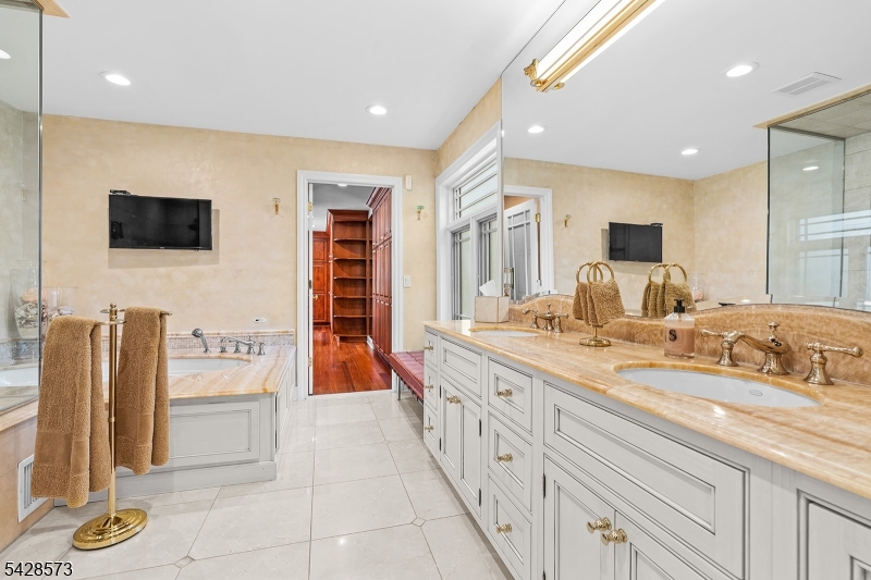 37 Hemlock Rd