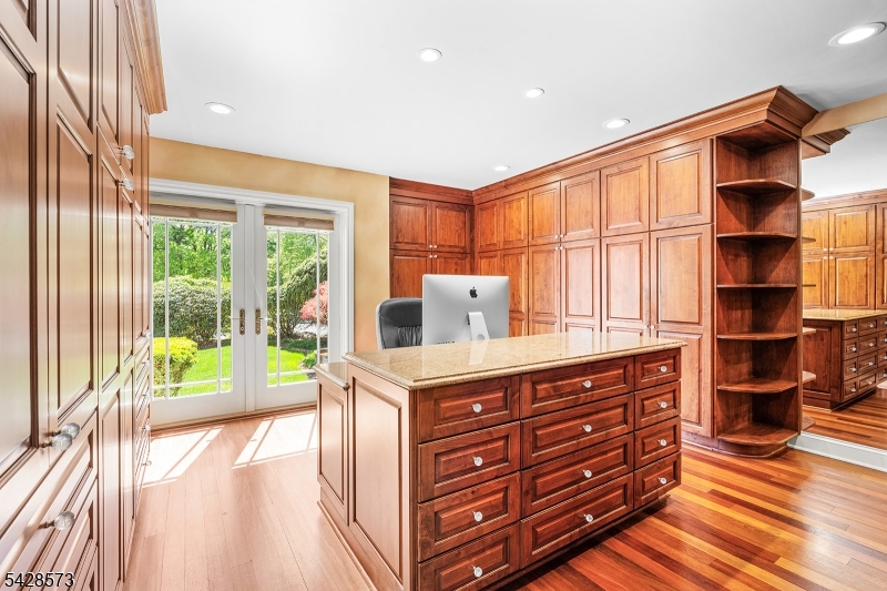 37 Hemlock Rd