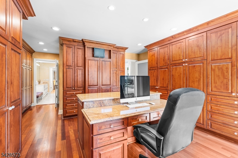 37 Hemlock Rd