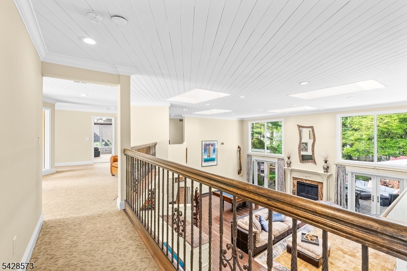 37 Hemlock Rd