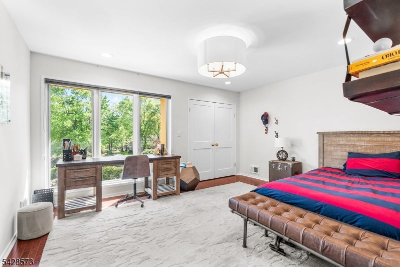 37 Hemlock Rd