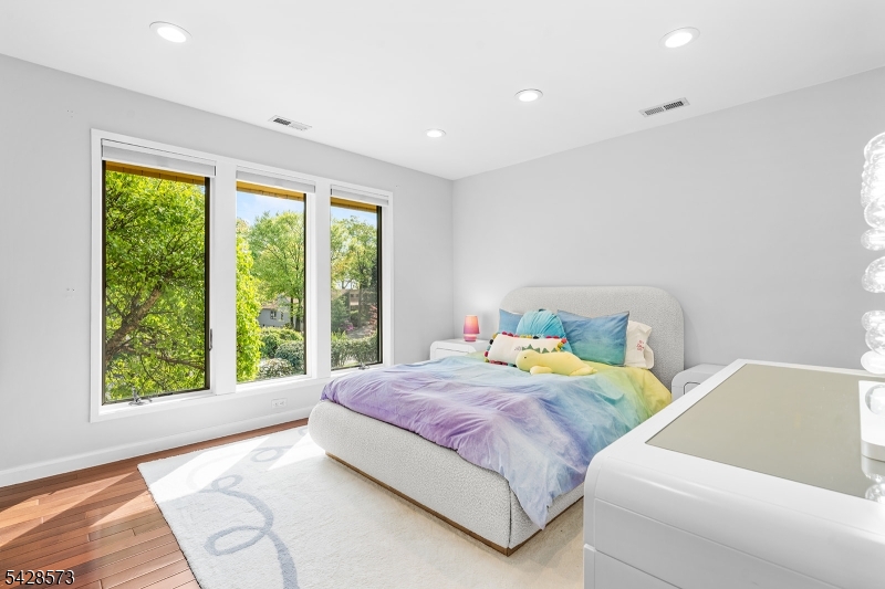 37 Hemlock Rd