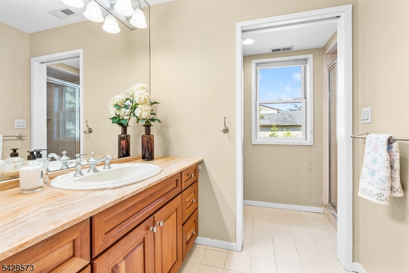 37 Hemlock Rd