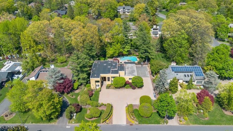 37 Hemlock Rd