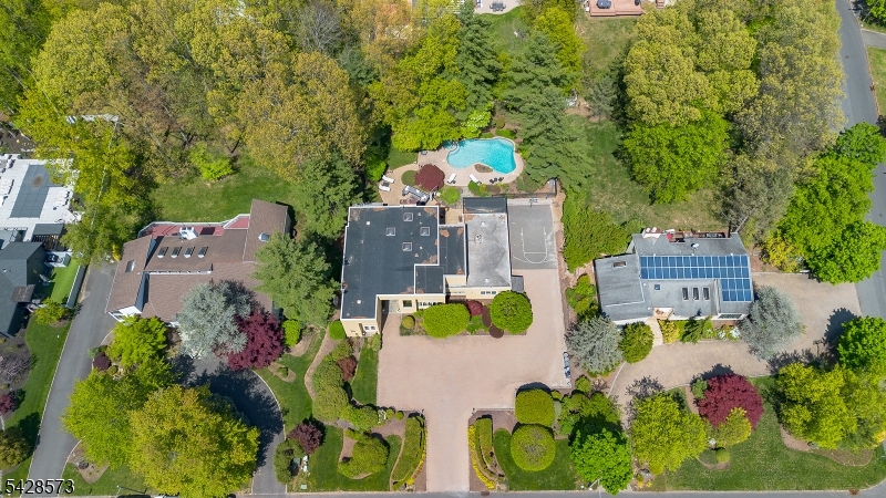 37 Hemlock Rd