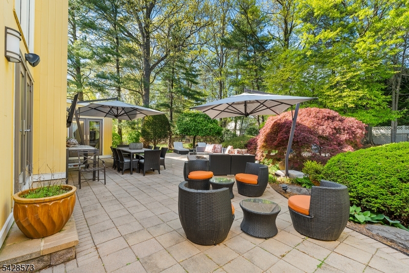 37 Hemlock Rd