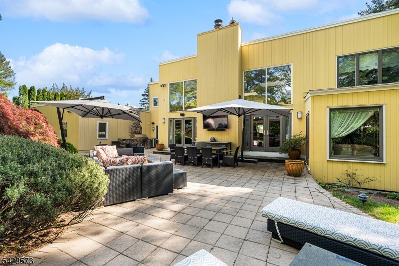 37 Hemlock Rd