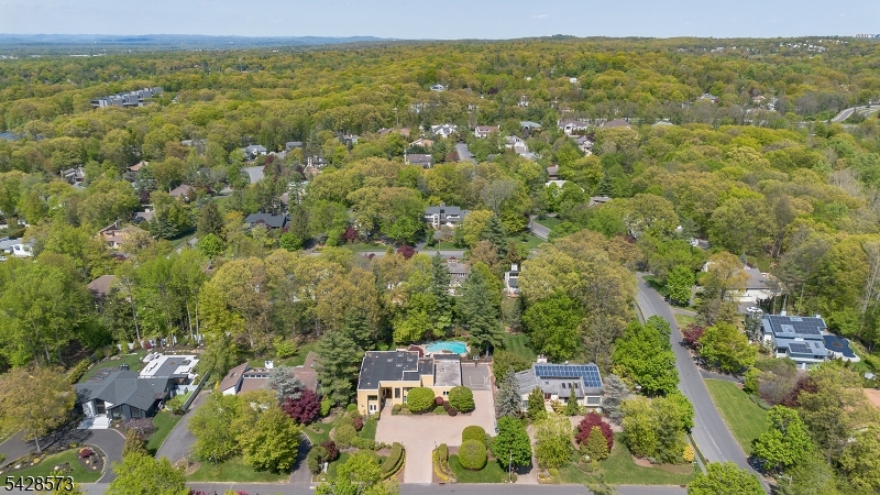 37 Hemlock Rd
