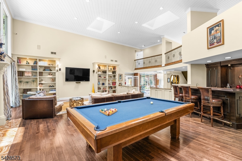 37 Hemlock Rd