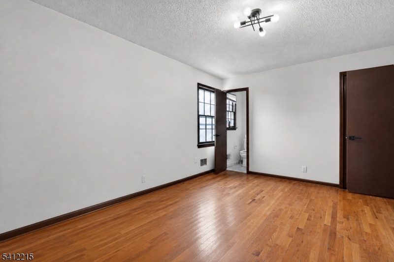 1 Mountain View Ct
