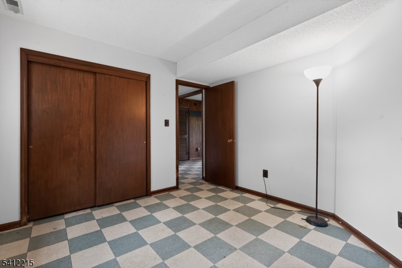 1 Mountain View Ct