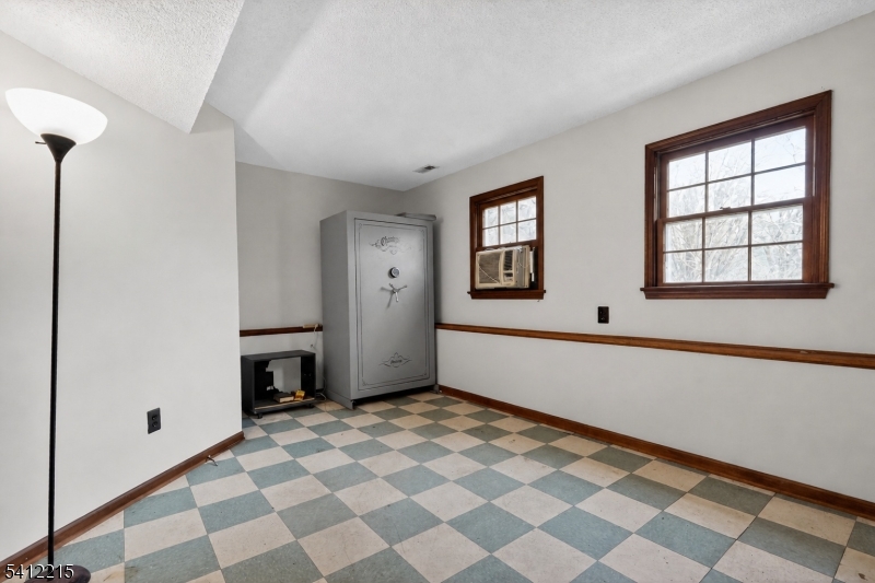 1 Mountain View Ct