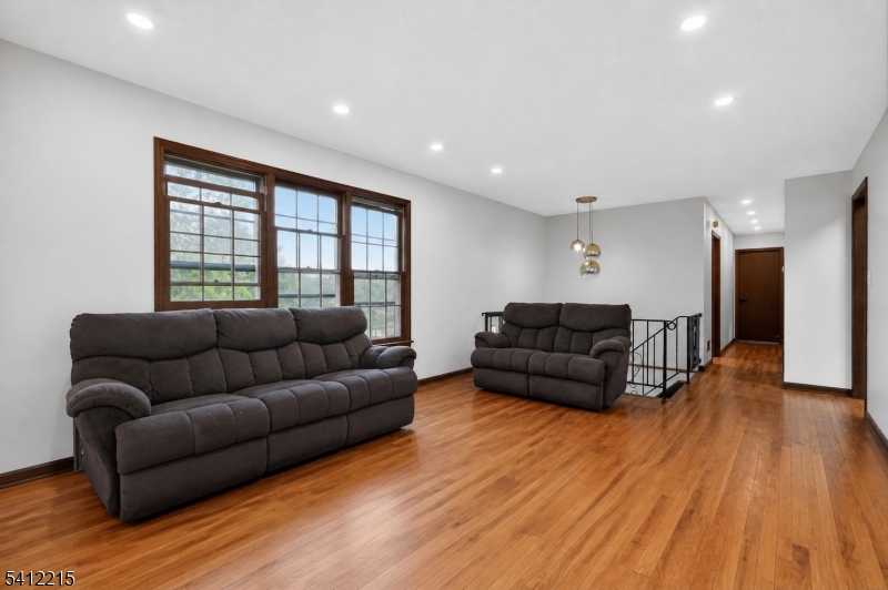 1 Mountain View Ct