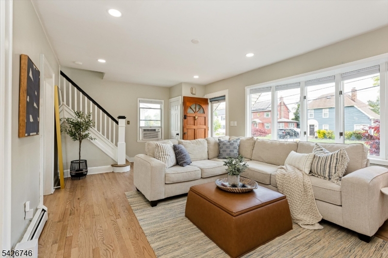1046 Lorraine Ave