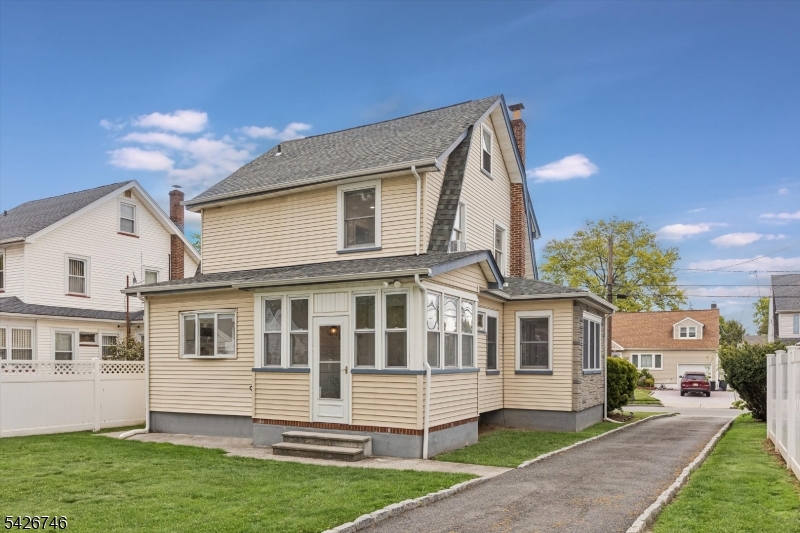 1046 Lorraine Ave