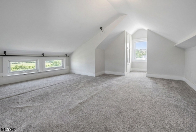 1154 Stasia St