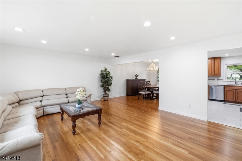 41 Ackerman Dr