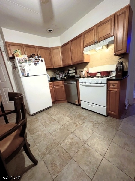 15 E Clay Ave #3