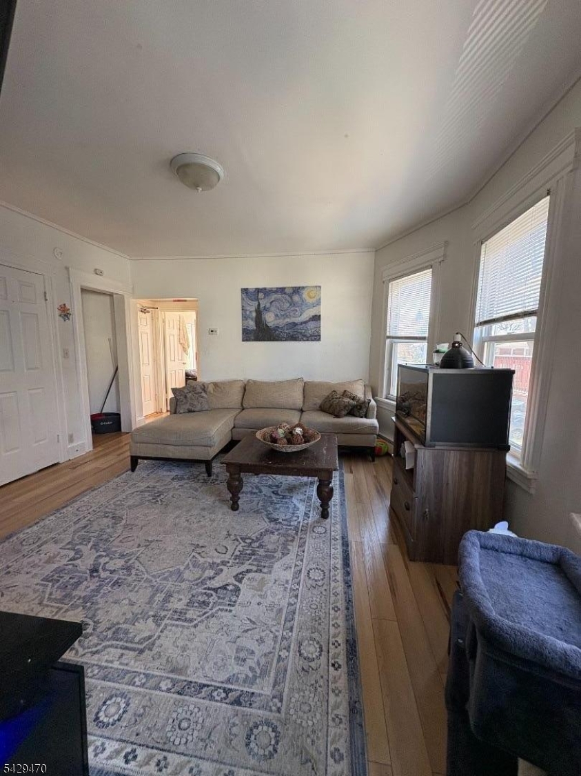15 E Clay Ave #3
