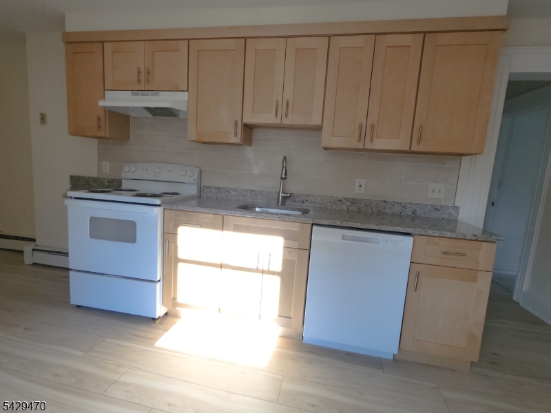 15 E Clay Ave #3