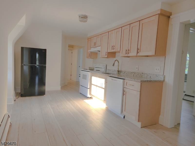 15 E Clay Ave #3