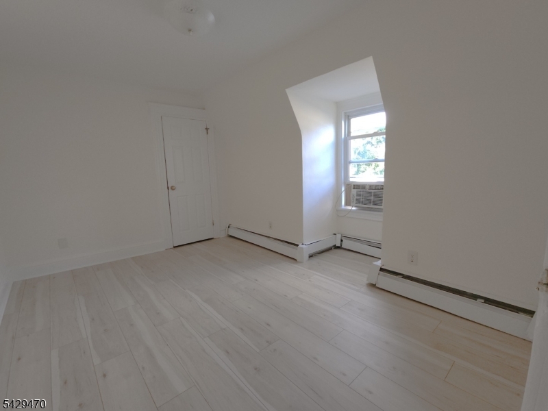 15 E Clay Ave #3