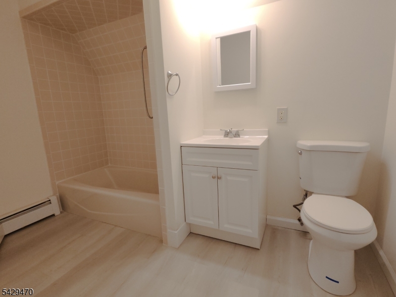 15 E Clay Ave #3