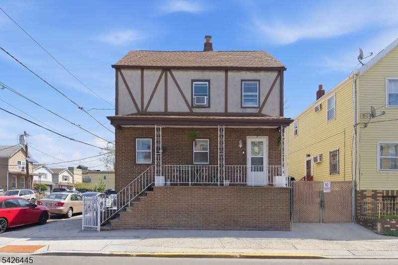 43 Bank St