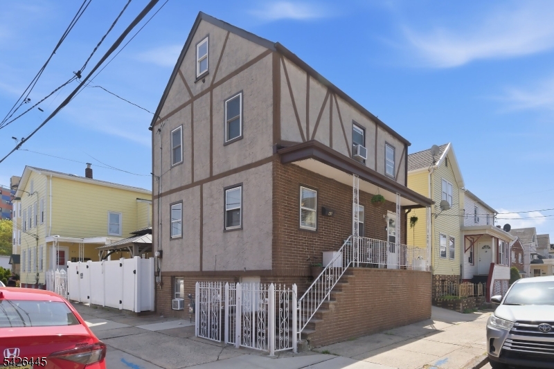 43 Bank St