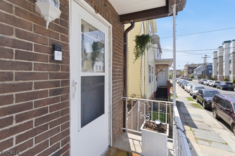 43 Bank St