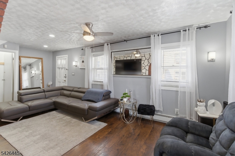 43 Bank St