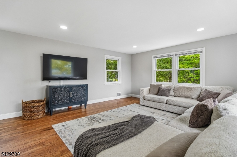 27 Dogwood Rd