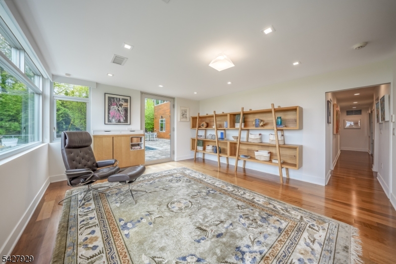 588 Longview Rd