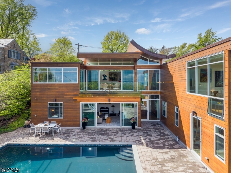 588 Longview Rd